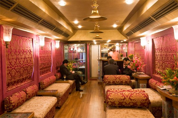 palace-on-wheels-coaches